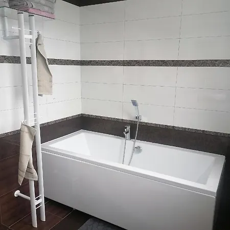 Dom Nad Stawem - Dom Na Wylacznosc Nawiady